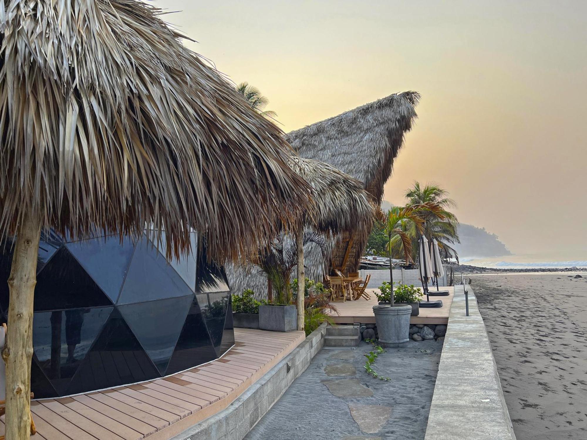 Almare Zonte - Beachfront Glamping Hotel 埃尔蒙特 外观 照片